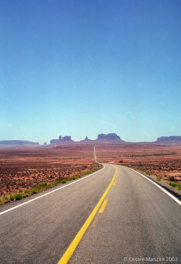 Road-to-Monument-Valley